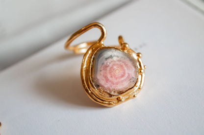 Raíz. Anillo con rodocrosita