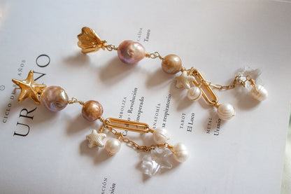 Coral. Aretes con perlas y poste de concha y estrella de mar