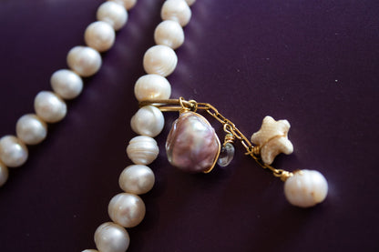 Coral. Collar con perlas