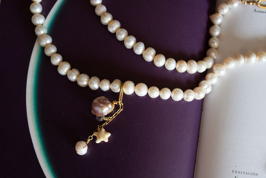 Coral. Collar con perlas