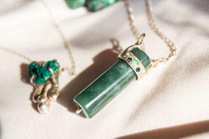 Jardín. Collar con jade, topacio, esmeralda y zafiro