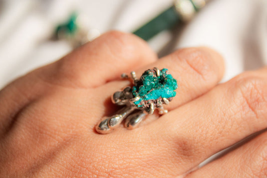 Emoción. Anillo con dioptasa