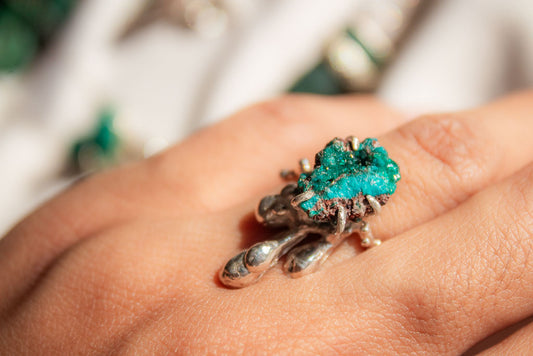 Emoción. Anillo con dioptasa