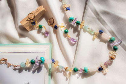 Cosmos. Collar con lapislázuli, cuarzo rosa, turquesa, amatista, malaquita, citrino, ojo de tigre y fluorita