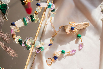 Cosmos. Collar con lapislázuli, cuarzo rosa, turquesa, amatista, malaquita, citrino, ojo de tigre y fluorita