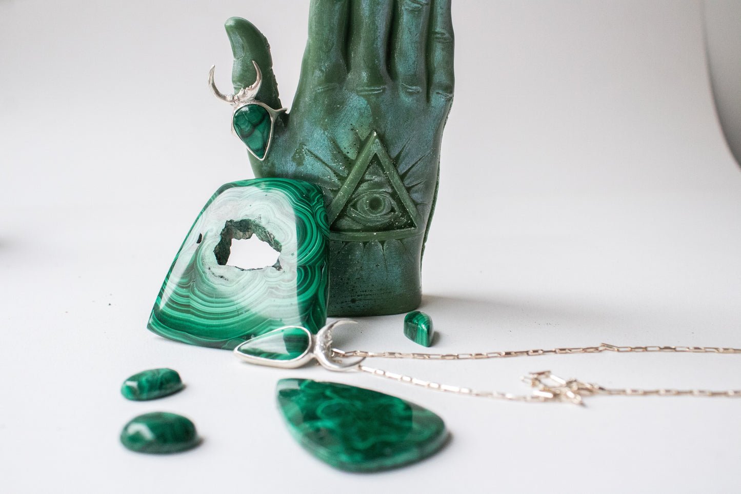 Moon. Silver necklace with malachite in green cabochon