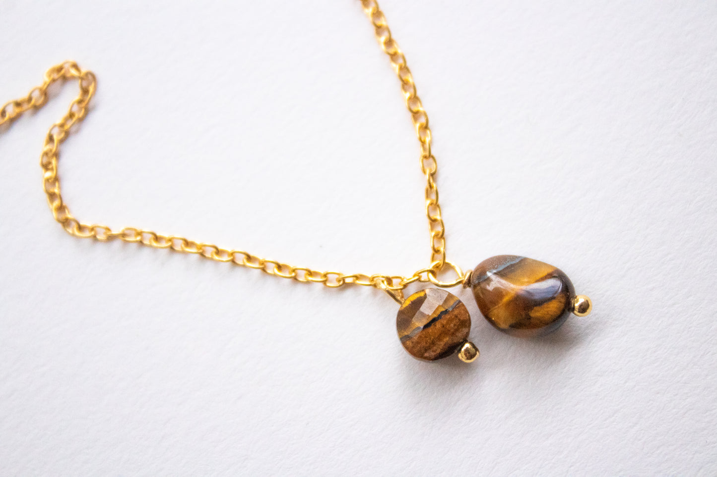 Ich. Minimalist Tiger Eye Necklace