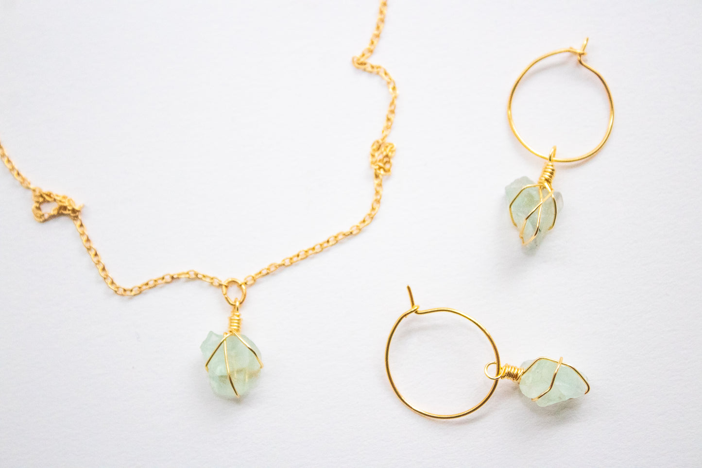 Yaax. Minimalist necklace with green rustic fluorite