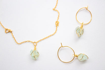 Yaax. Collar minimalista con fluorita rústica verde