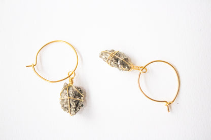 Kinich. Arracadas minimalistas con pirita