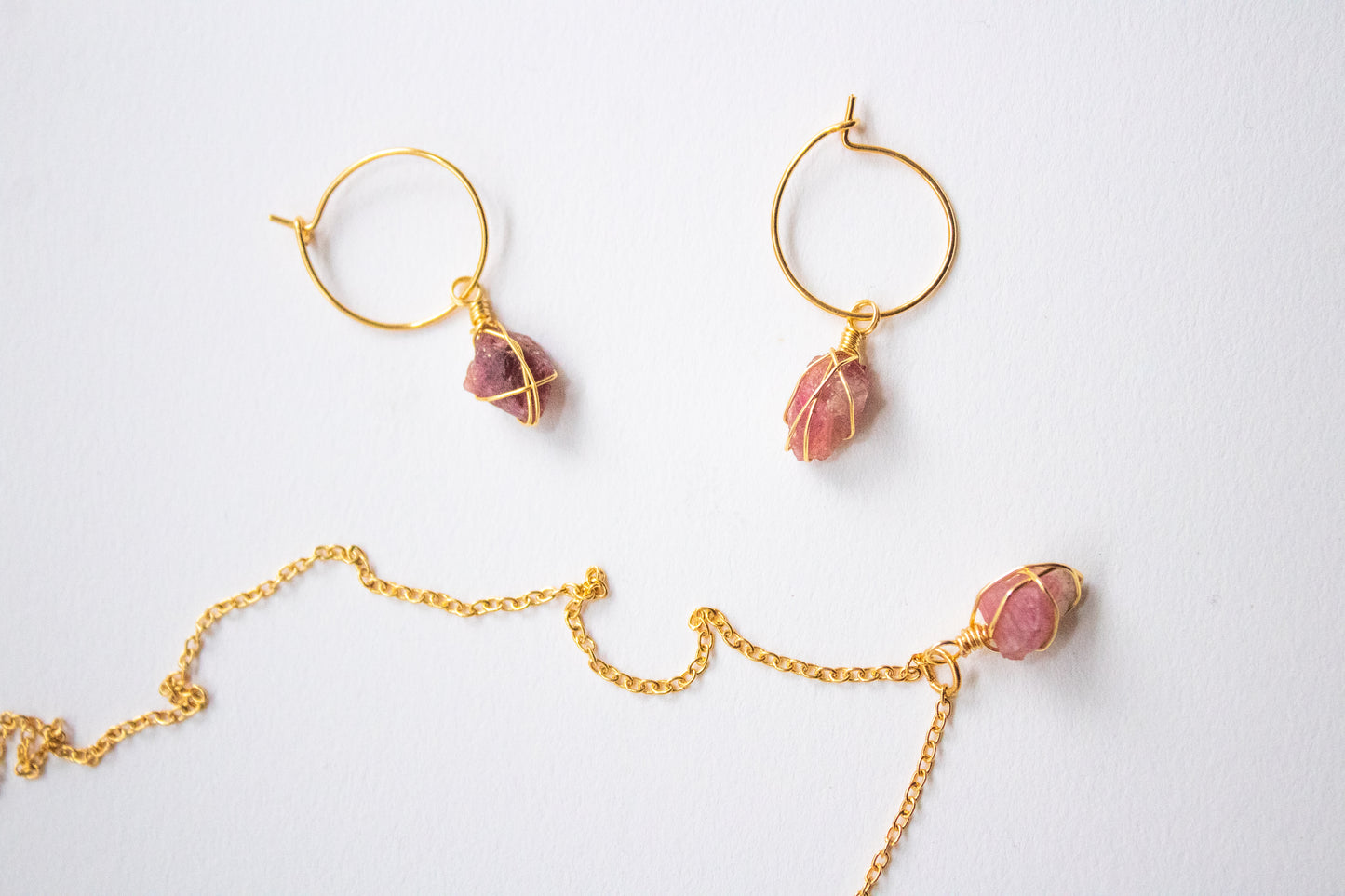 Sak. Minimalist hoop earrings with pink tourmaline