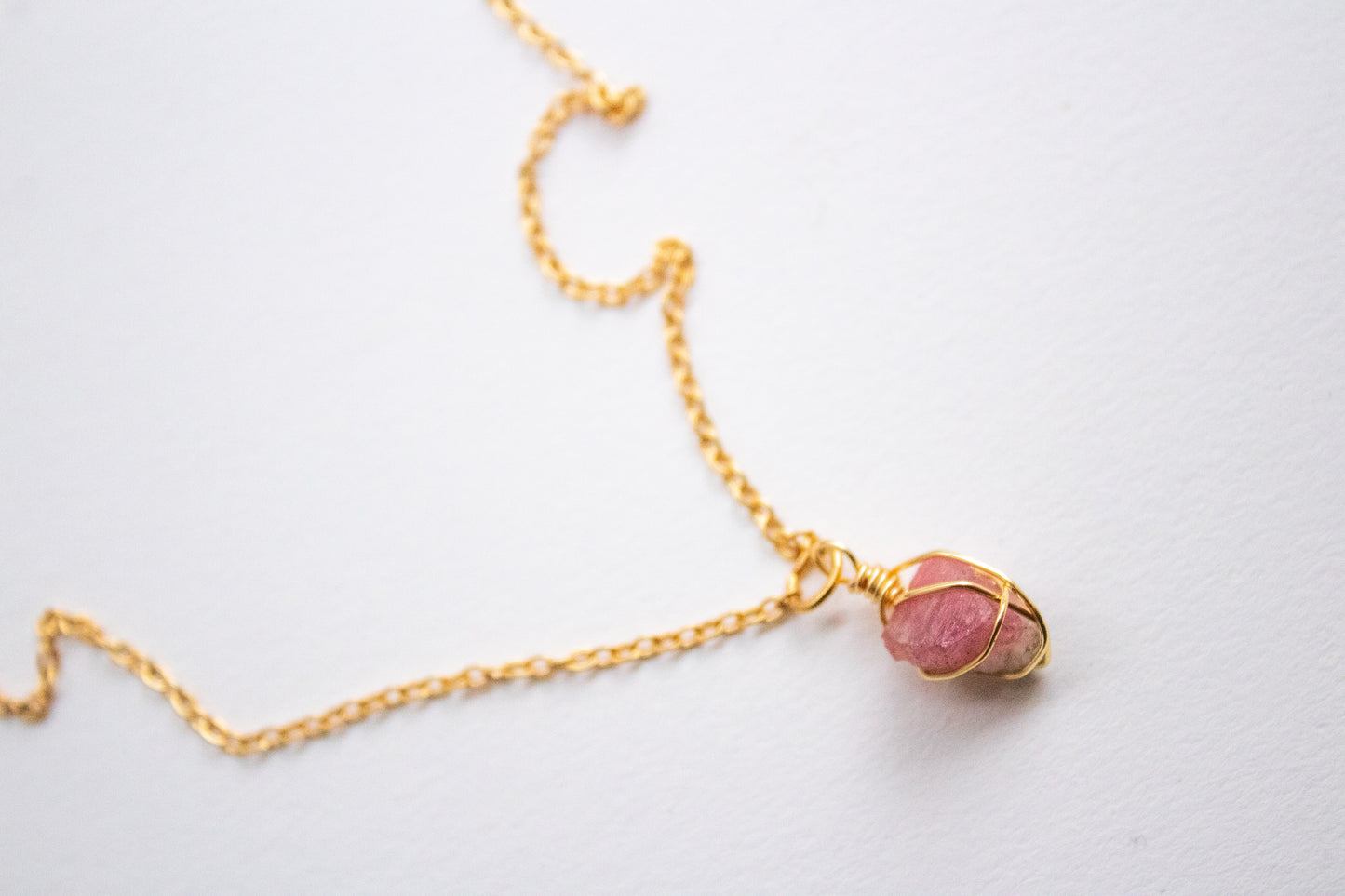 Sak. Minimalist necklace with pink tourmaline (rubellite)