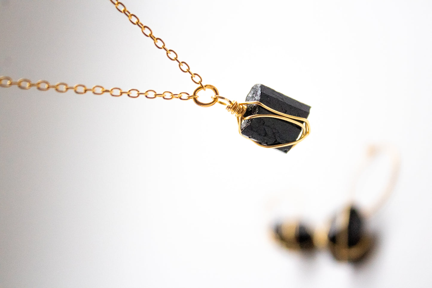 Canek. Minimalist necklace with black tourmaline