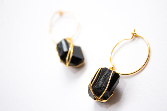 Canek. Minimalist earrings with black tourmaline