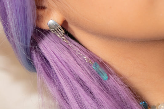 Ya'axka. Aretes de mano en plata .925 con cuarzo aura aqua