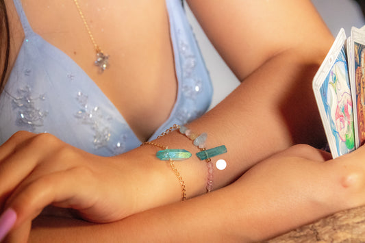Izel. Bracelet with morganite, aqua aura quartz and cat's eye