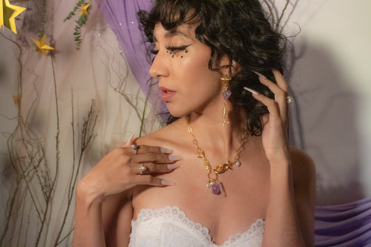 Itza. Earrings with amethyst, white quartz and pearls