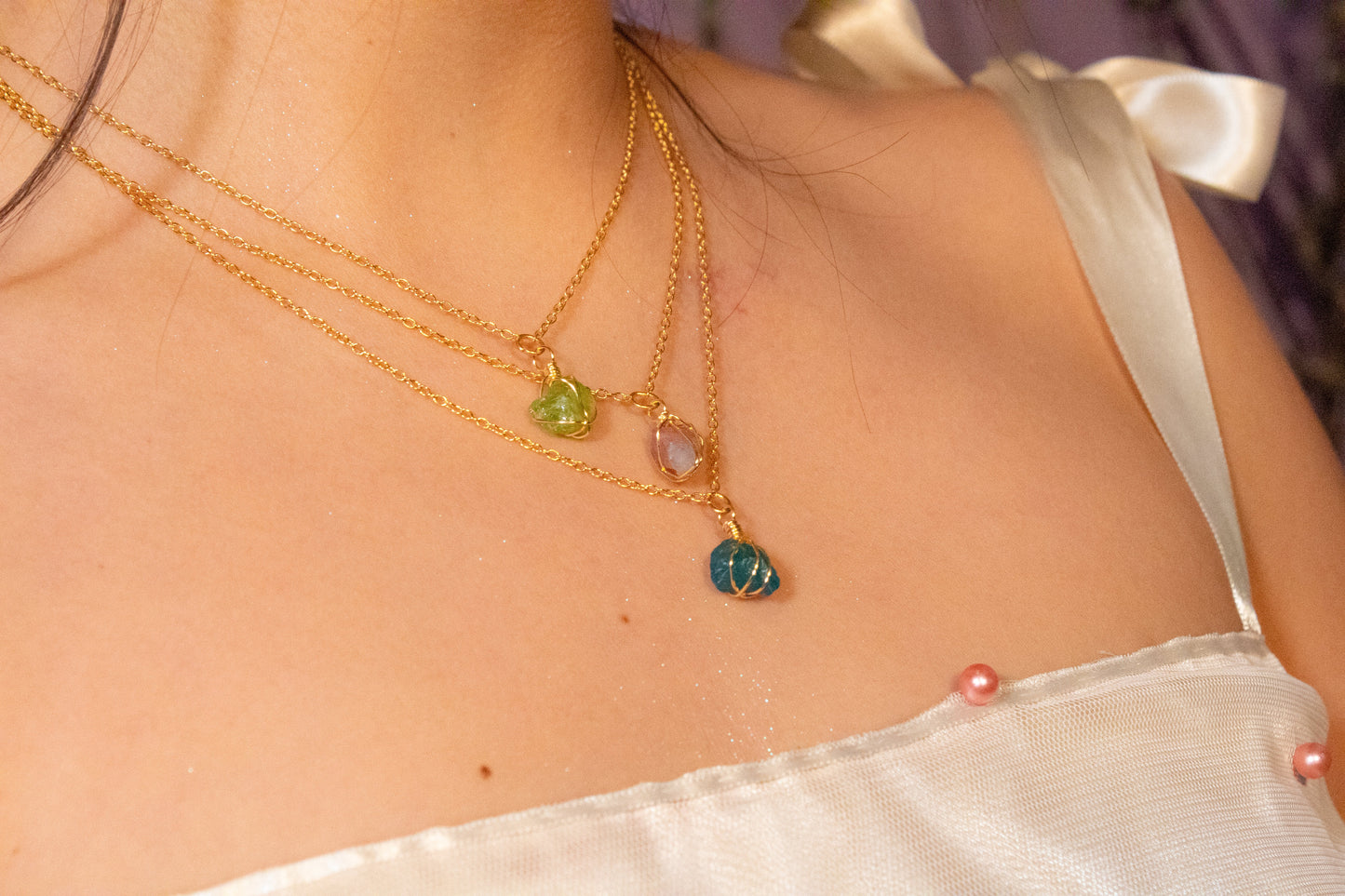 Kuxtal. Minimalist necklace with peridot