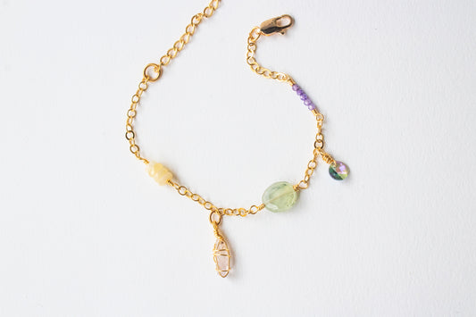 Amaité. Bracelet with prehnite, zircons, amethyst, opal and Swarovski crystal