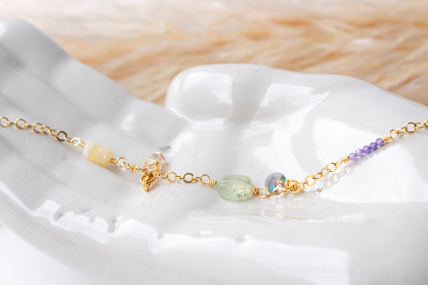 Amaité. Bracelet with prehnite, zircons, amethyst, opal and Swarovski crystal