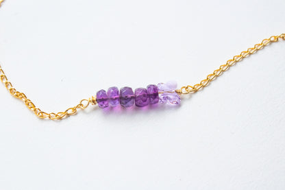 Yatzil. Pulsera con amatista y mariposa swarovski