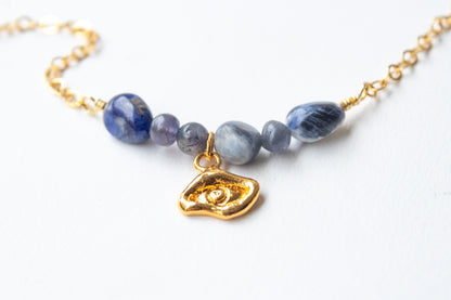 Akbal. Pulsera con iolita y sodalita