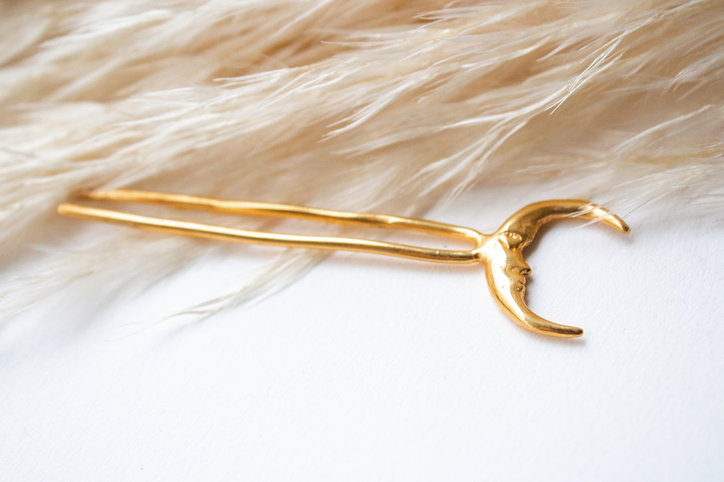 Yunuen. moon pin