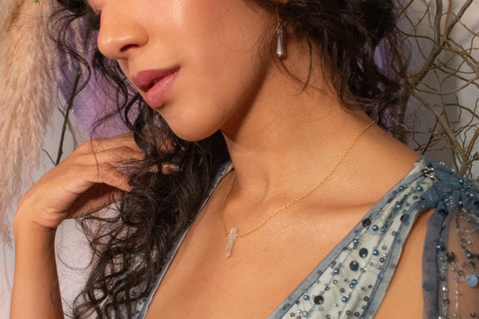 Aketzali. Minimalist necklace with white quartz