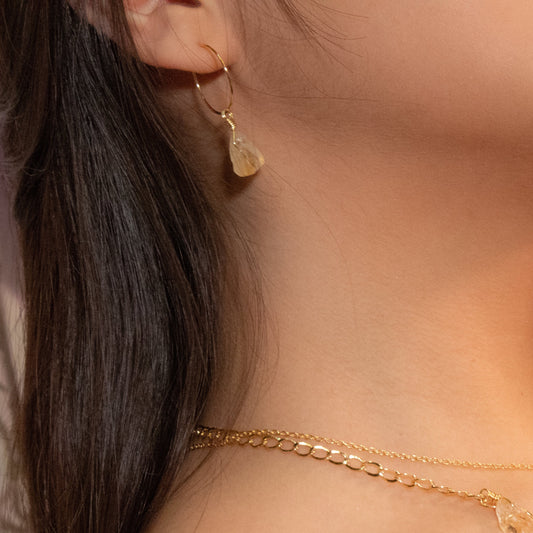 Ya'ab. Minimalist hoop earrings with citrine quartz
