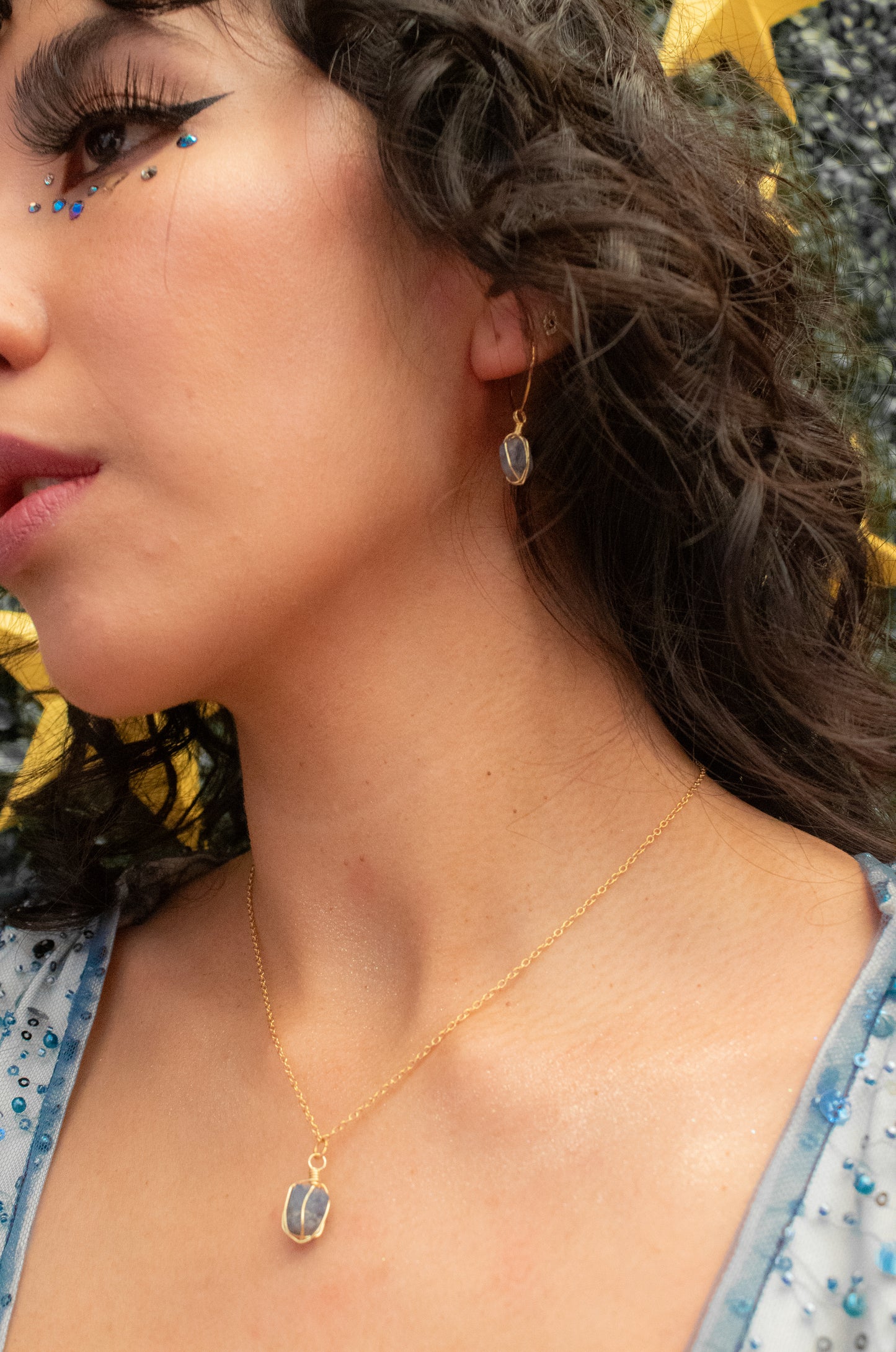 Sincerity. Minimalist earrings with rustic sapphire