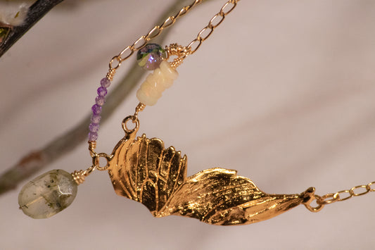 Amaité. Necklace with prehnite, zircons, amethyst, opal and Swarovski crystal