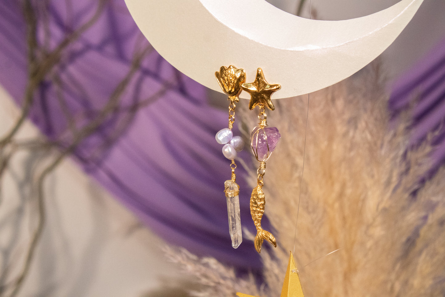 Itza. Earrings with amethyst, white quartz and pearls