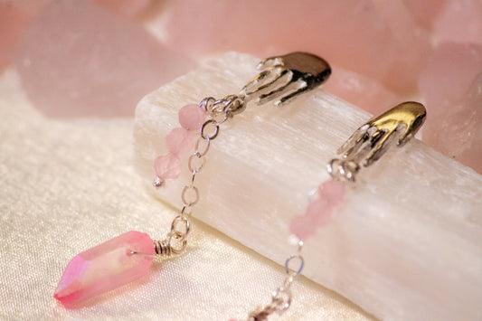 Aimi. Hand earrings in .925 silver with pink aura quartz