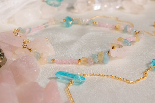 Ya'axka. Collar minimalista con cuarzo aura aqua