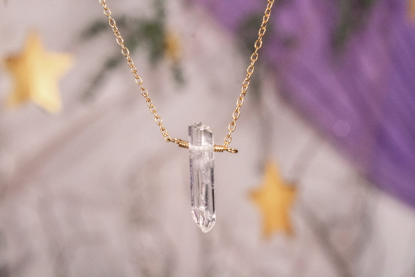 Aketzali. Minimalist necklace with white quartz