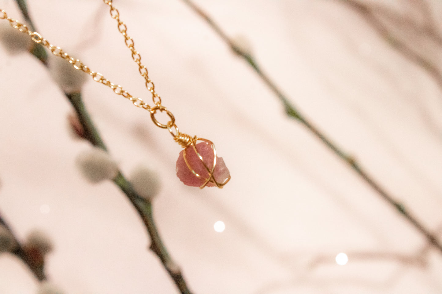 Sak. Minimalist necklace with pink tourmaline (rubellite)