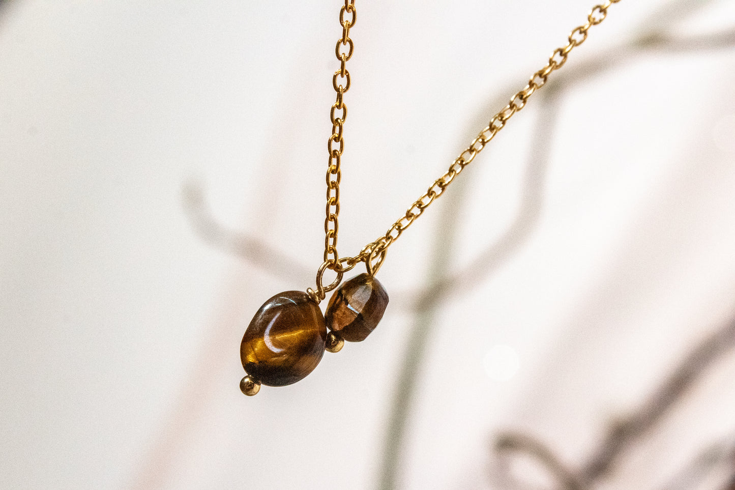 Ich. Minimalist Tiger Eye Necklace