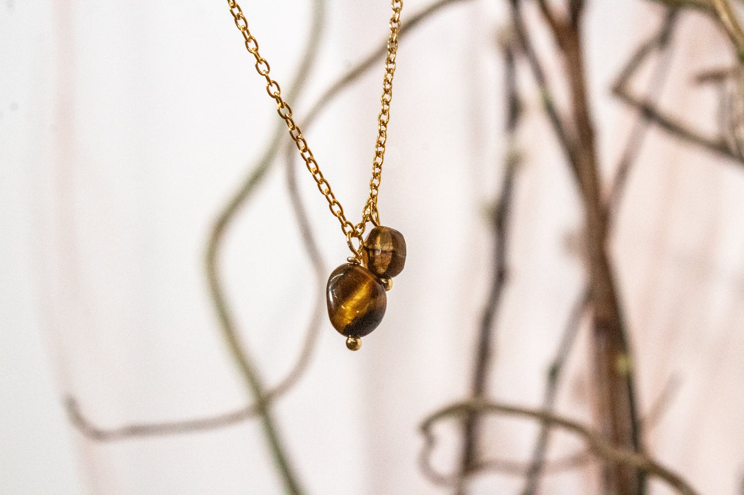 Ich. Minimalist Tiger Eye Necklace