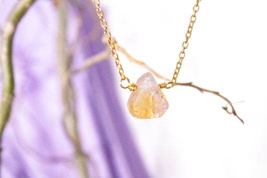 Ya'ab. Minimalist necklace with citrine quartz