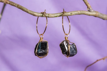 Canek. Arracadas minimalistas con turmalina negra