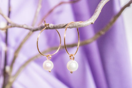 Veryal. Minimalist hoop earrings with white pearl