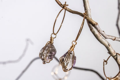 Bej. Arracadas minimalistas con herkimer