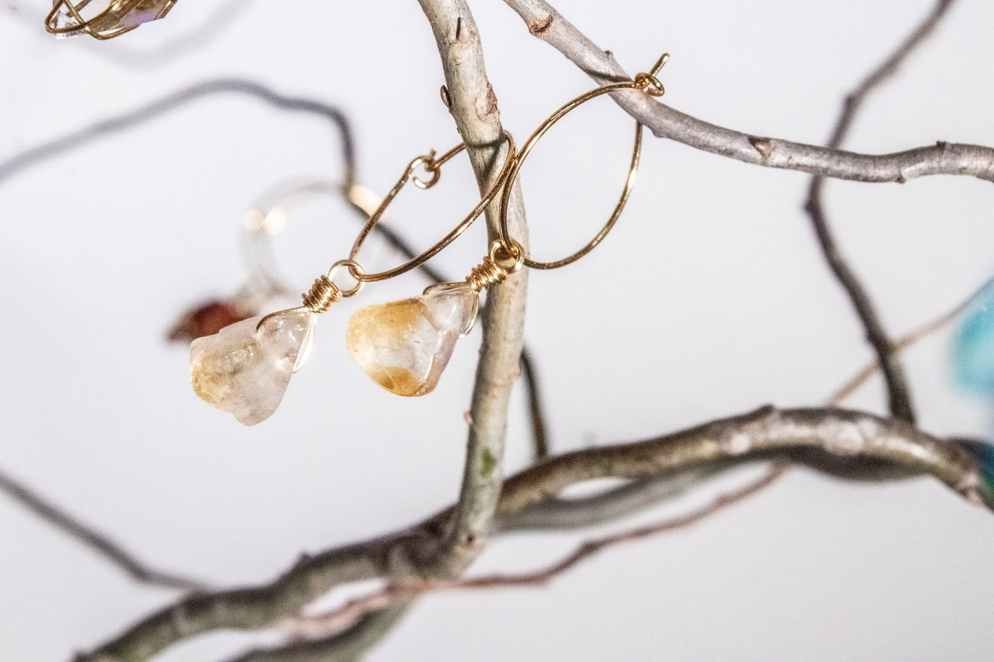 Ya'ab. Minimalist hoop earrings with citrine quartz