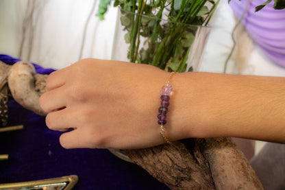 Yatzil. Pulsera con amatista y mariposa swarovski