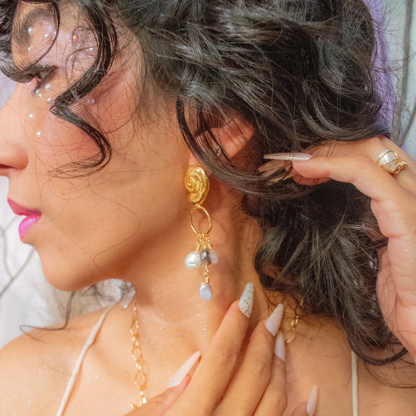 Ketzali. Earrings with pearls and rose quartz