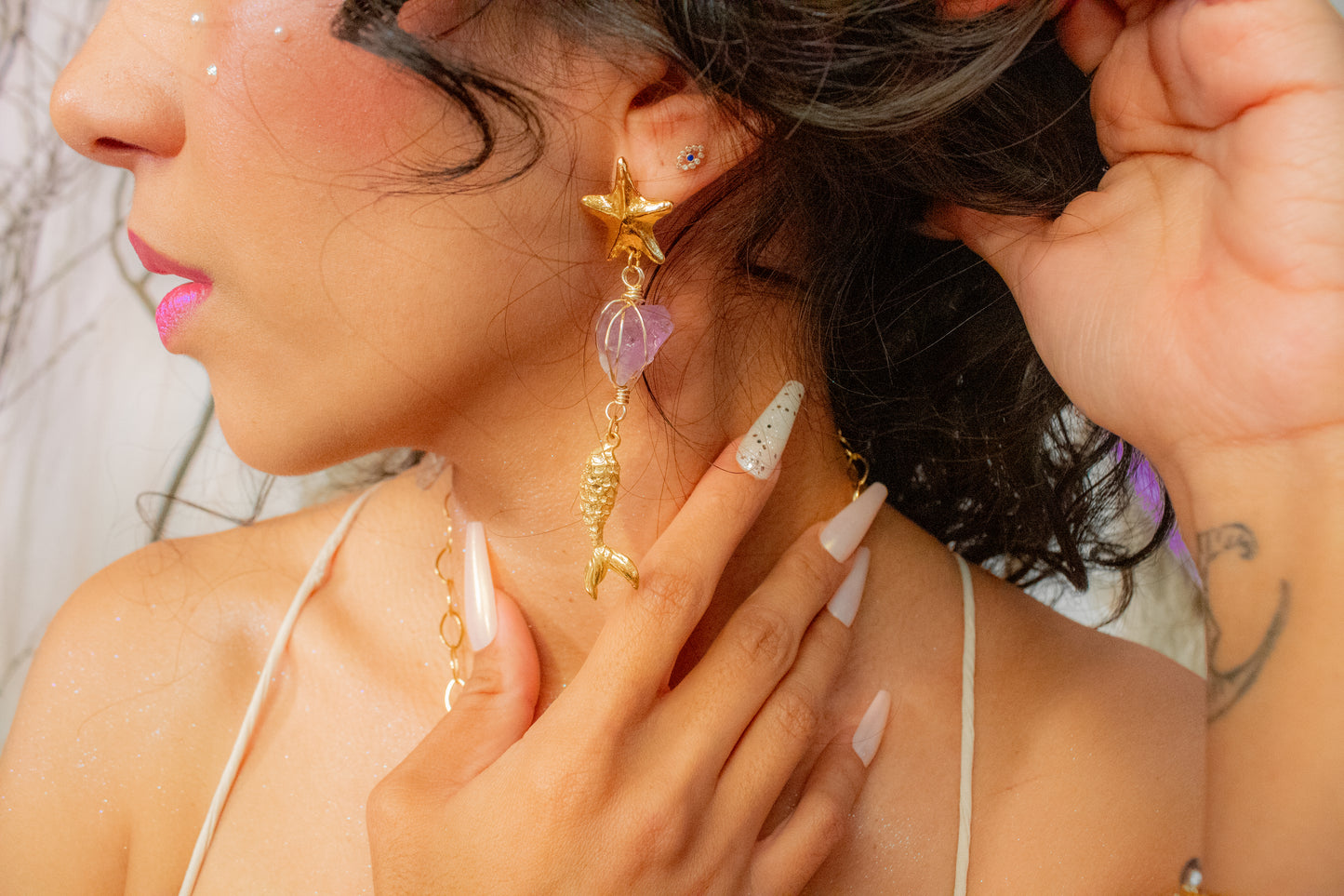 Itza. Earrings with amethyst, white quartz and pearls