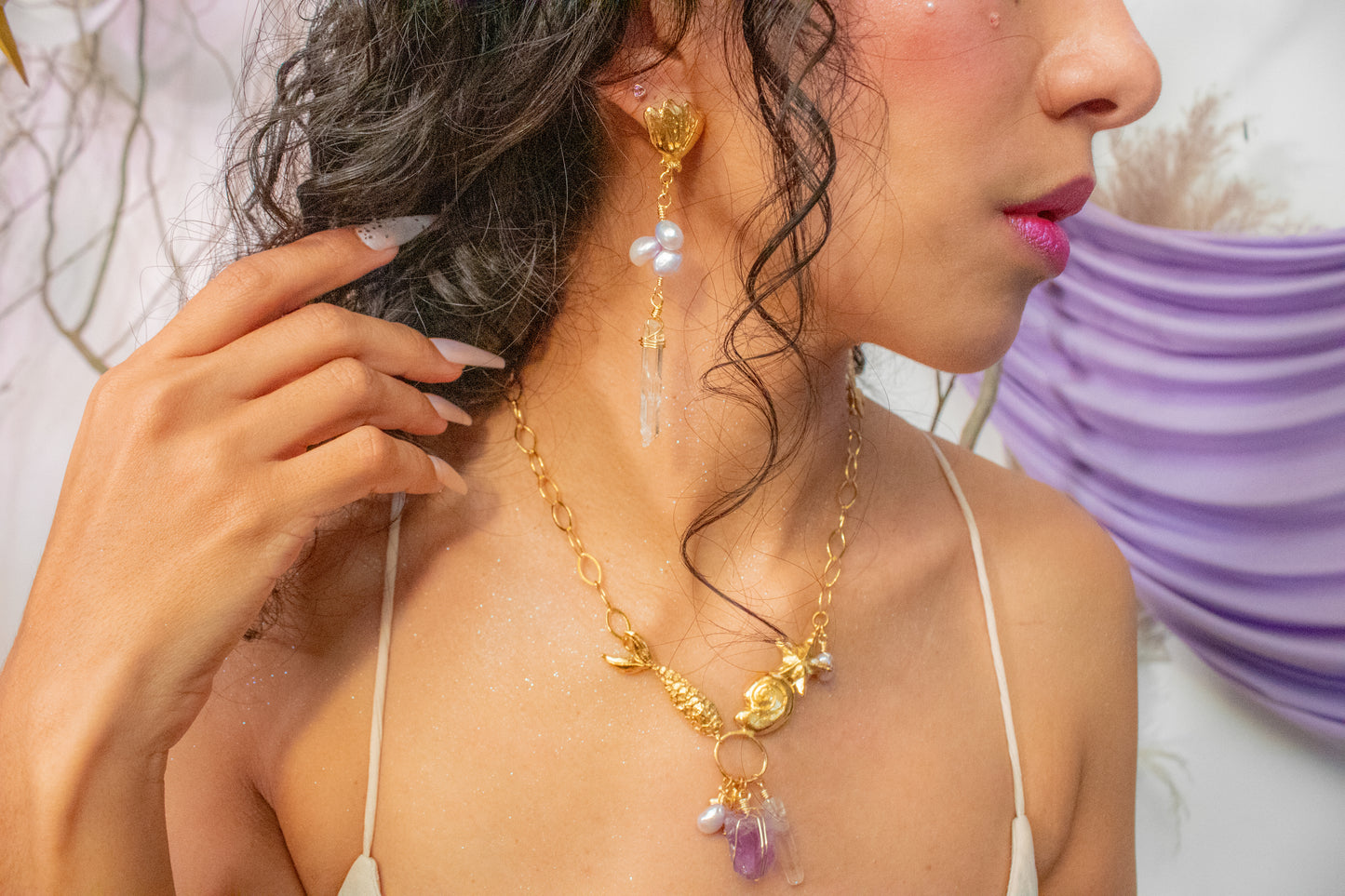 Itza. Aretes con amatista, cuarzo blanco y perlas