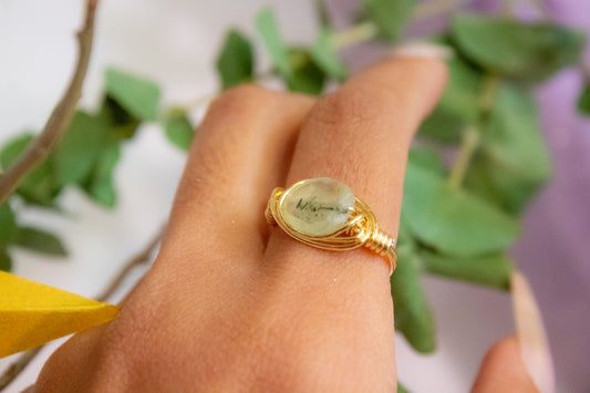 Amaité. Ring with prehnite