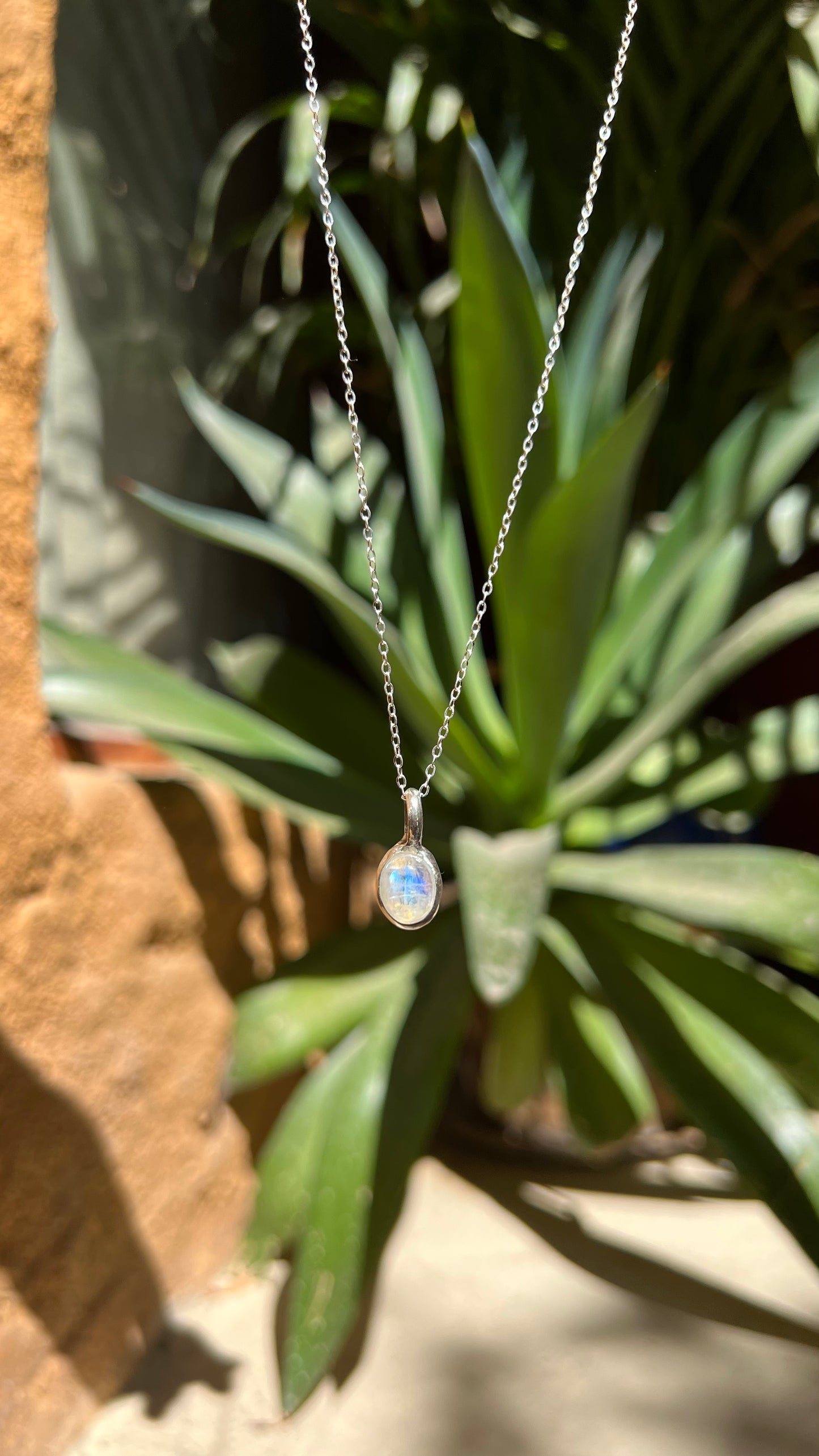 Juno. Silver necklace with moonstone