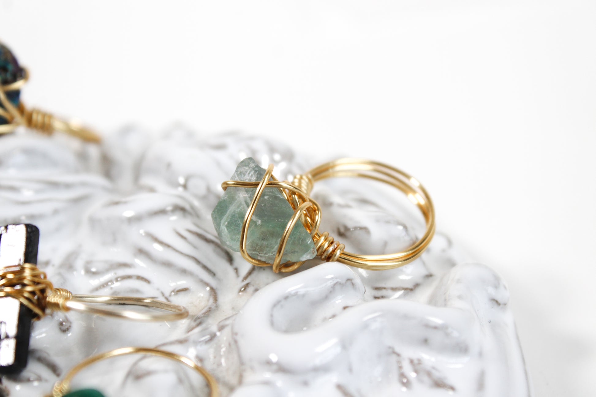 Anillo con fluorita rústica - Color Mineral